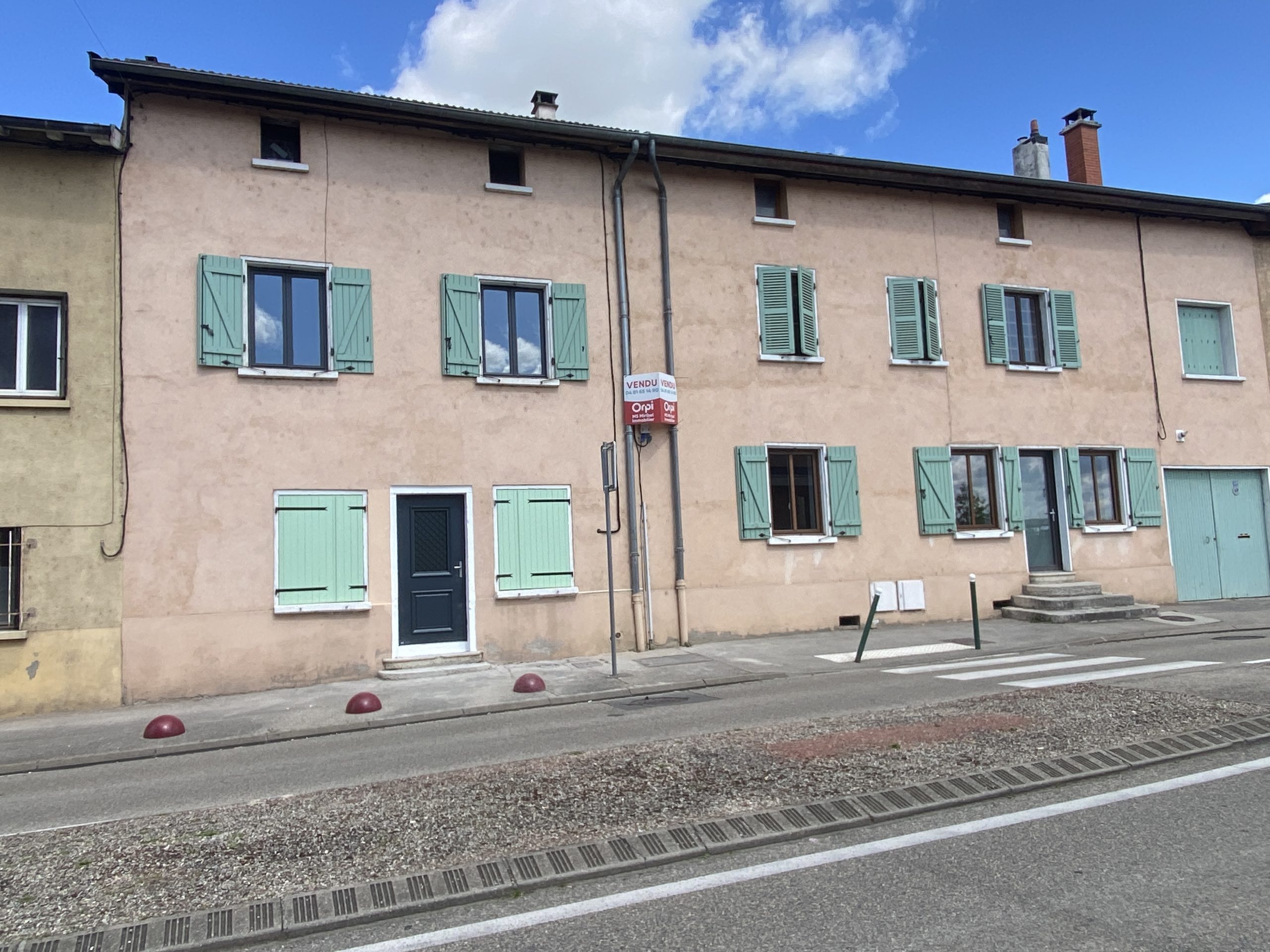 NEYRON (01) Travaux de division d'un ensemble immobilier pour sa revente après création des accès indépendants et refonte des réseaux